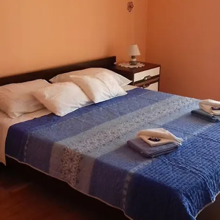 Spacious In Selce With Sea View Apartment