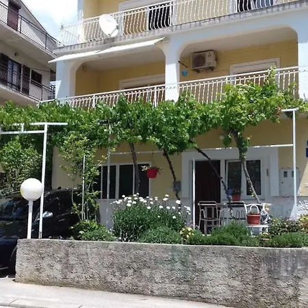 Spacious In Selce With Sea View Apartment
