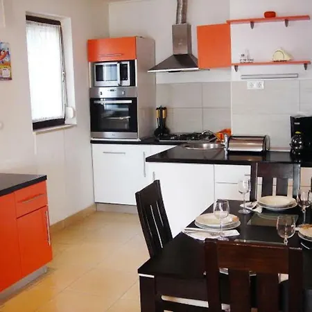 Spacious In Selce With Sea View Apartment